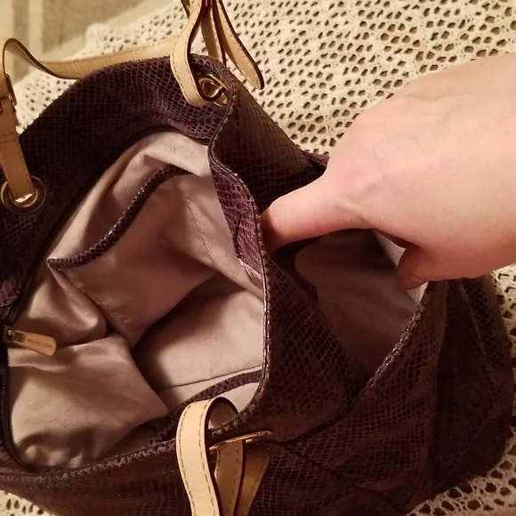 🐍Michael Kors Snakeskin Printed🐍 Tote - Picture 5 of 8